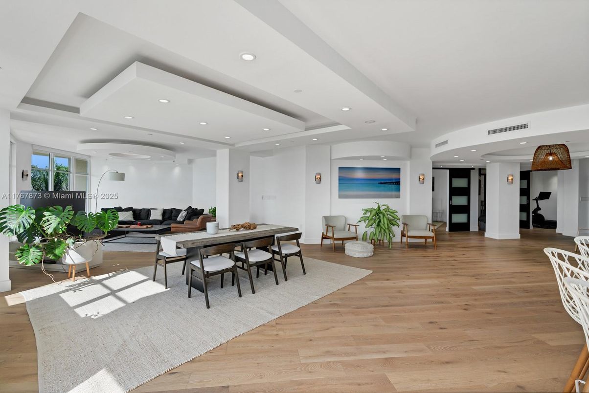 Dining room, Interior, Living room, Recessed Lighting, Wood Texture Flooring
