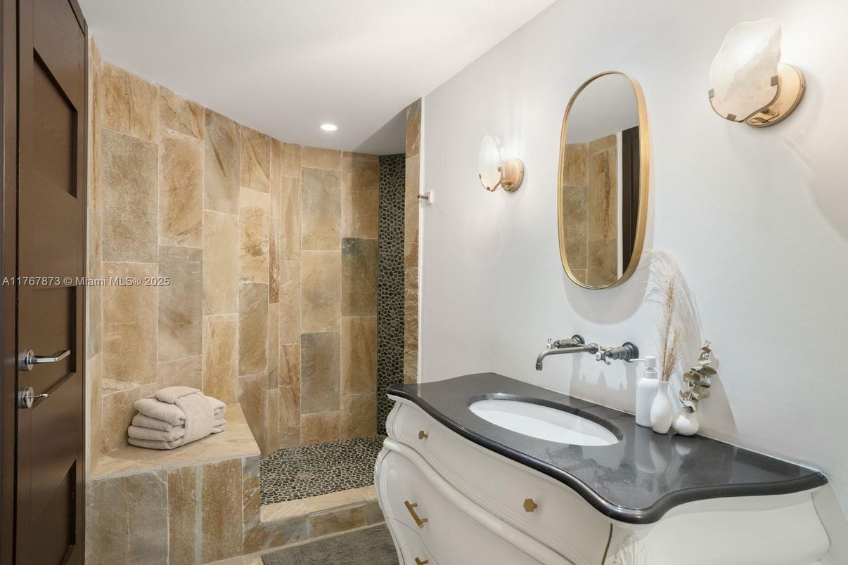 Bathroom, Interior, Recessed Lighting