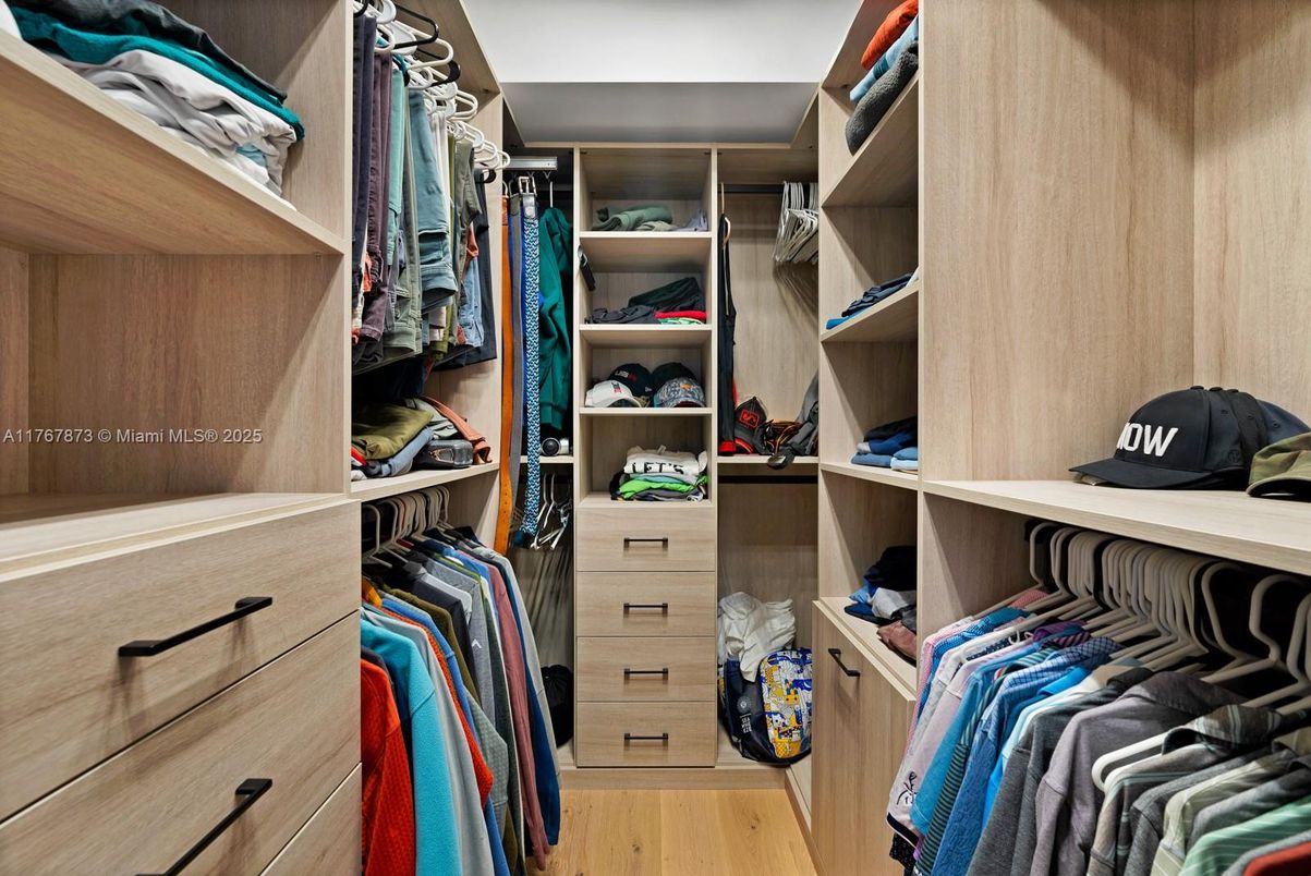 Interior, Walk-in Closets, Wood Texture Flooring