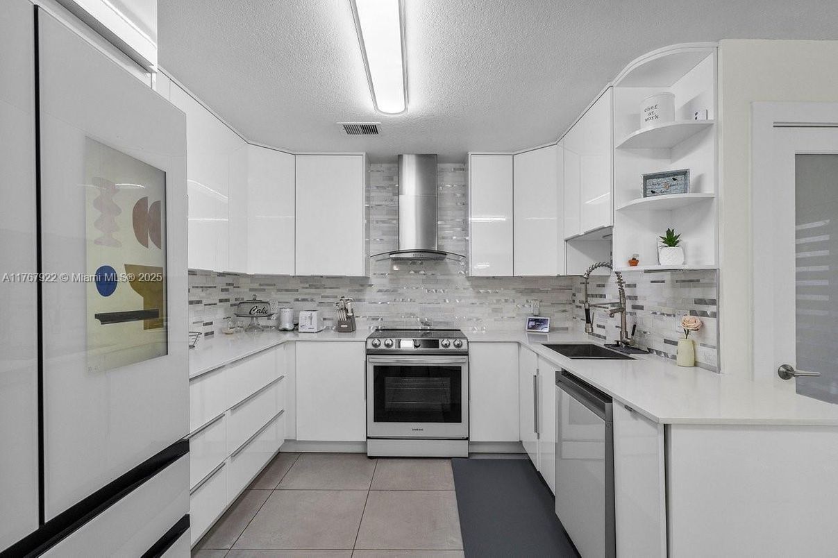 Interior, Kitchen, Stainless Steel Appliances