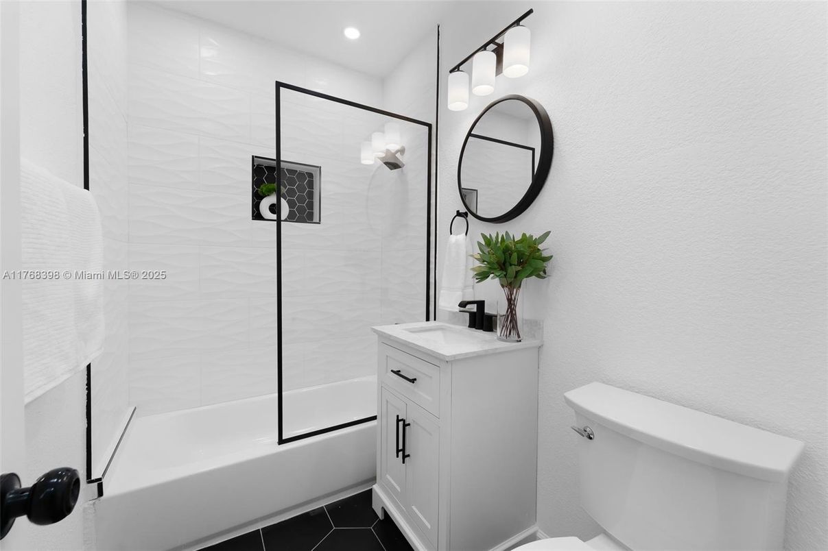 Bathroom, Interior, Recessed Lighting