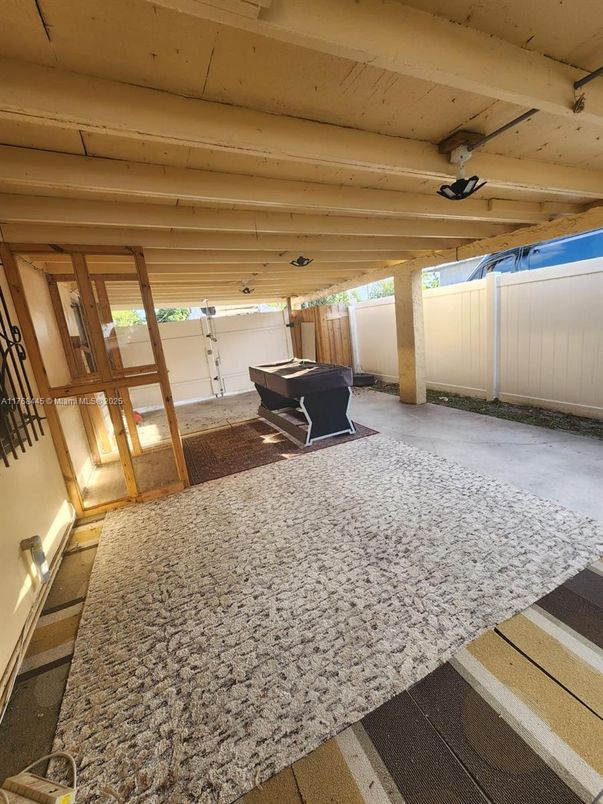 Garage, Interior, Wooden Beams