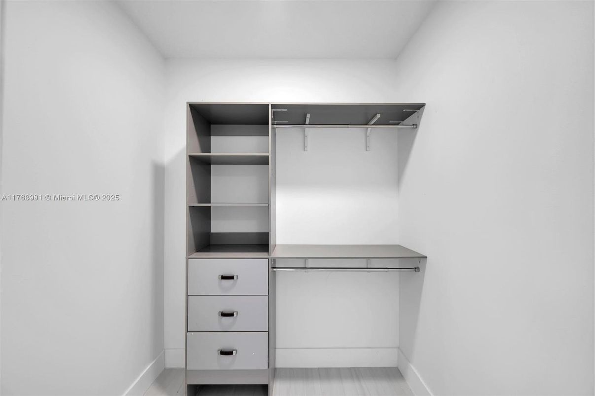 Interior, Walk-in Closets
