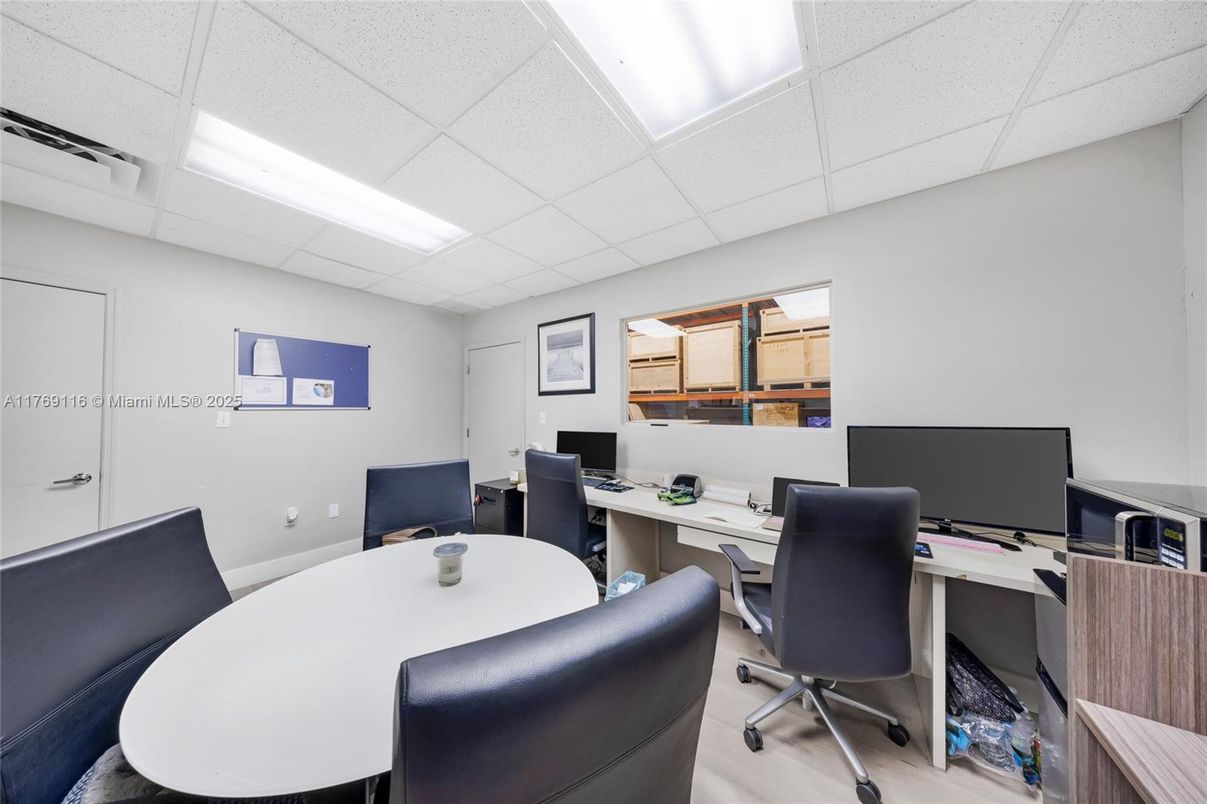 Home Office, Interior