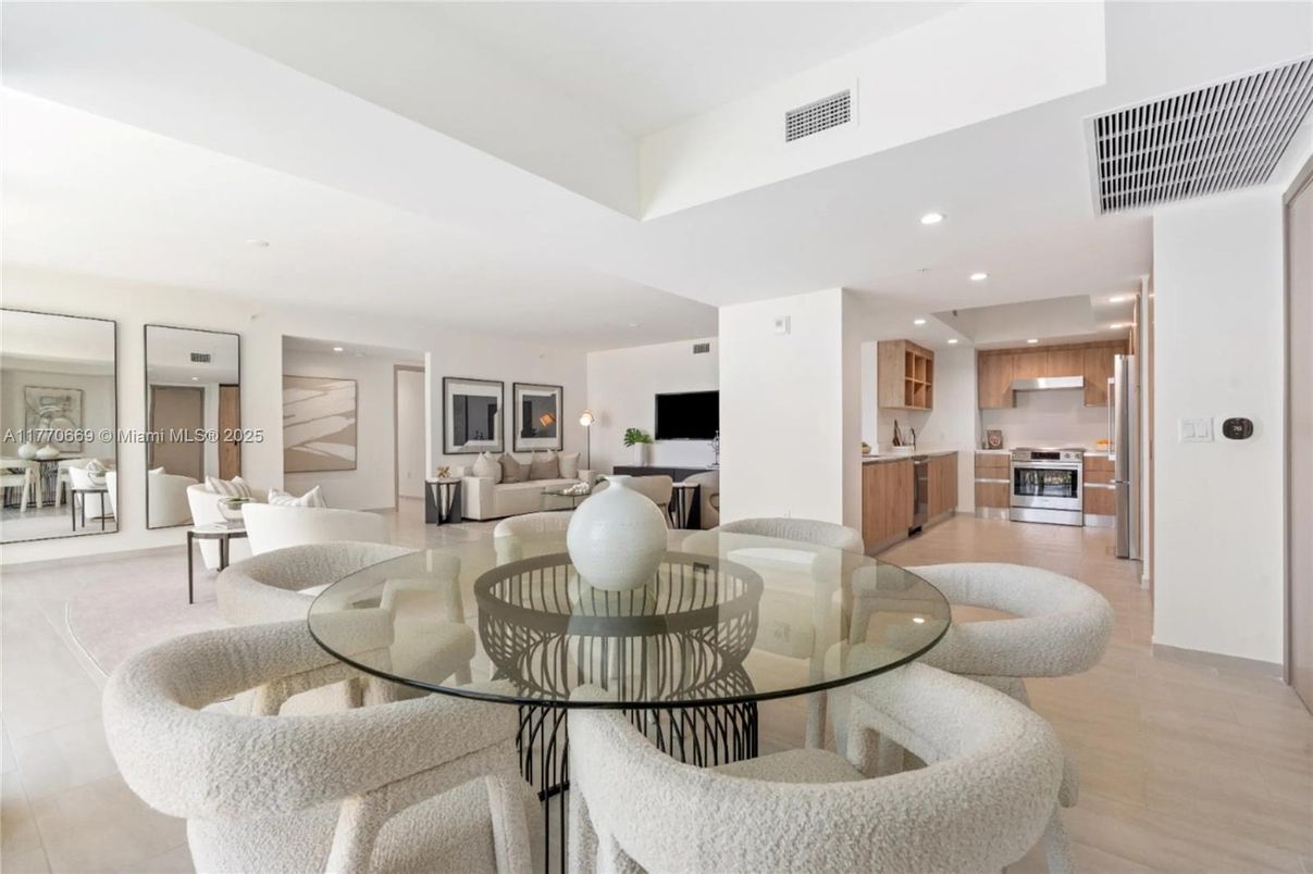 Dining room, Interior, Kitchen, Living room, Recessed Lighting