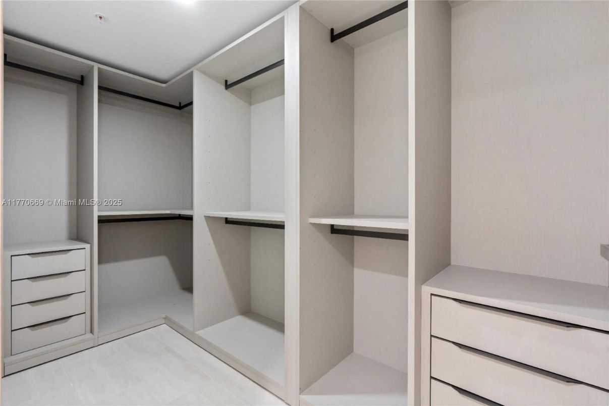 Interior, Walk-in Closets