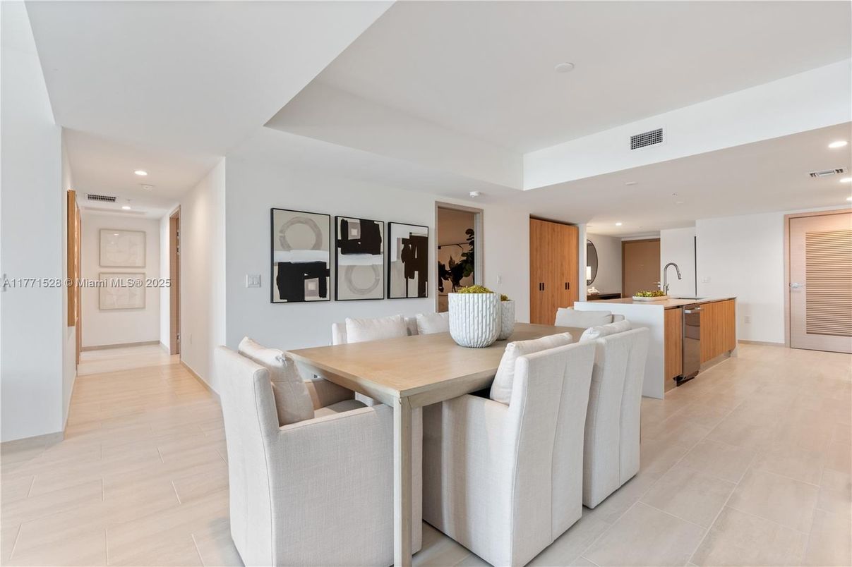 Dining room, Interior, Kitchen, Recessed Lighting