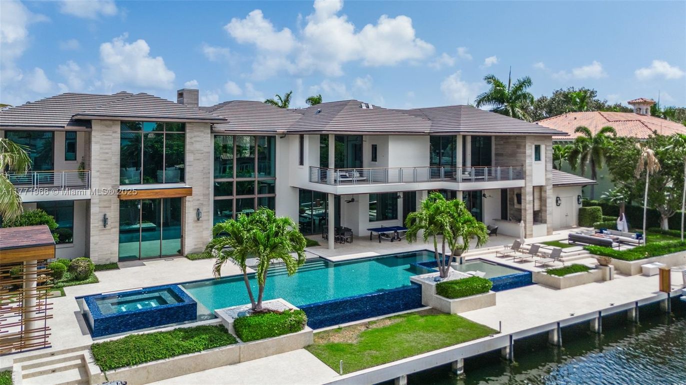 Exterior, Pool, Water