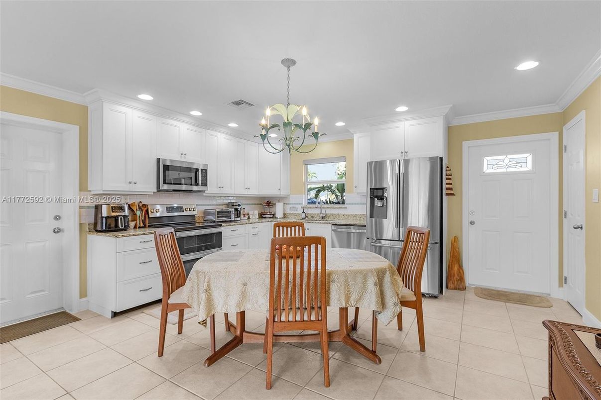 Chandelier, Dining room, Interior, Kitchen, Recessed Lighting, Stainless Steel Appliances