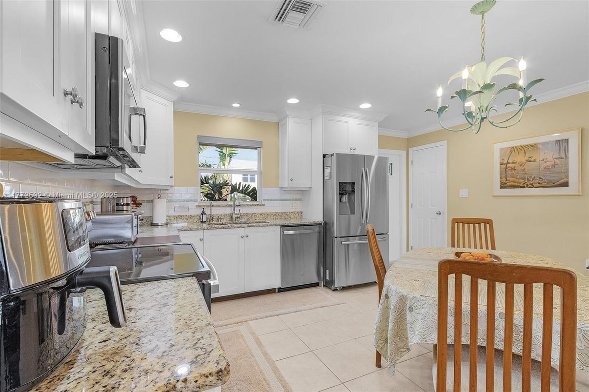 Dining room, Interior, Kitchen, Recessed Lighting, Stainless Steel Appliances