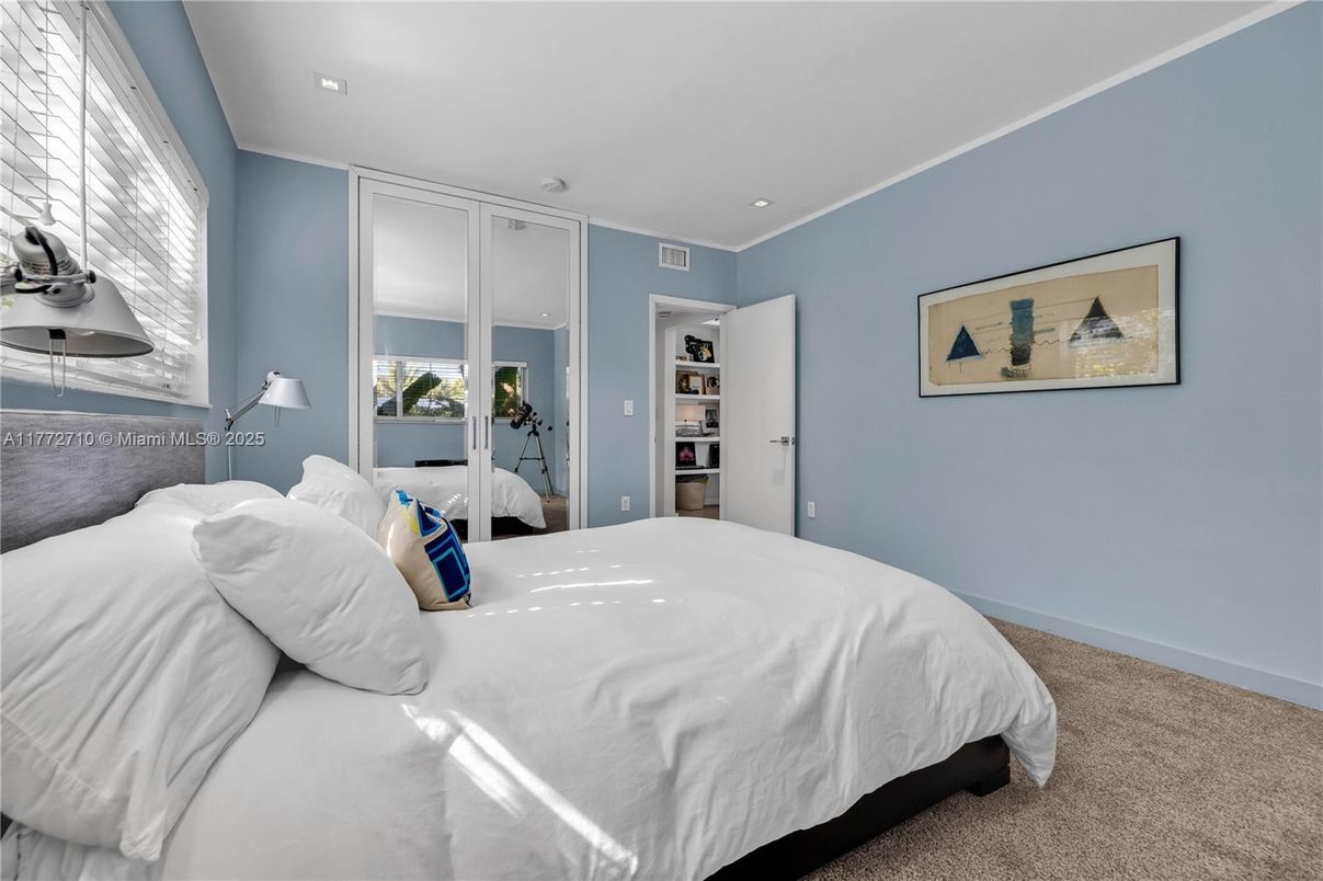 Bedroom, Interior, Recessed Lighting, Water