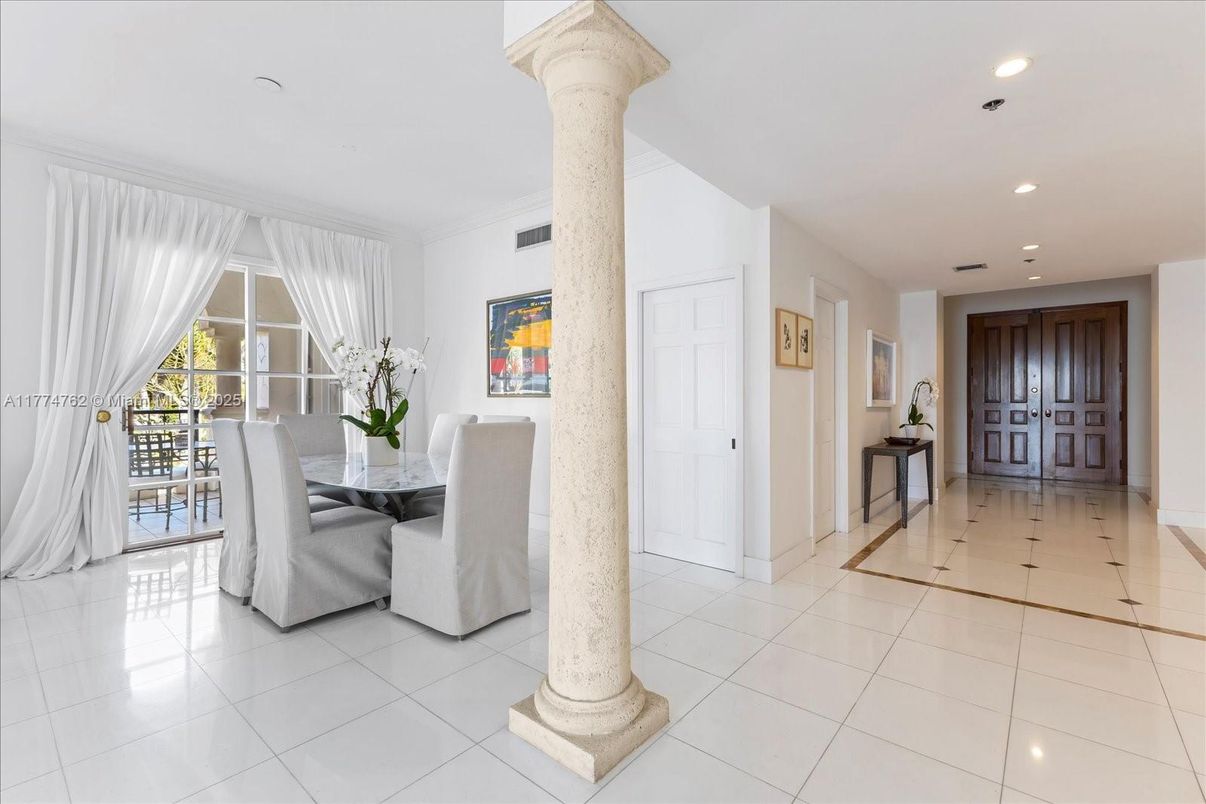 Dining room, Interior, Recessed Lighting