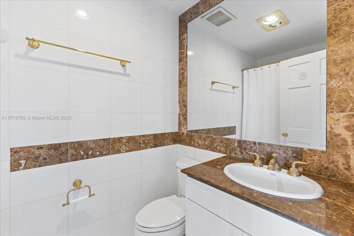 Bathroom, Interior, Recessed Lighting