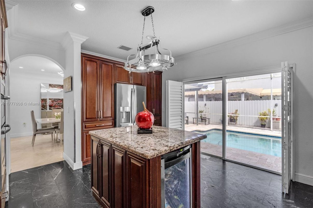 Chandelier, Dining room, Interior, Kitchen, Pendant Lights, Recessed Lighting, Stainless Steel Appliances