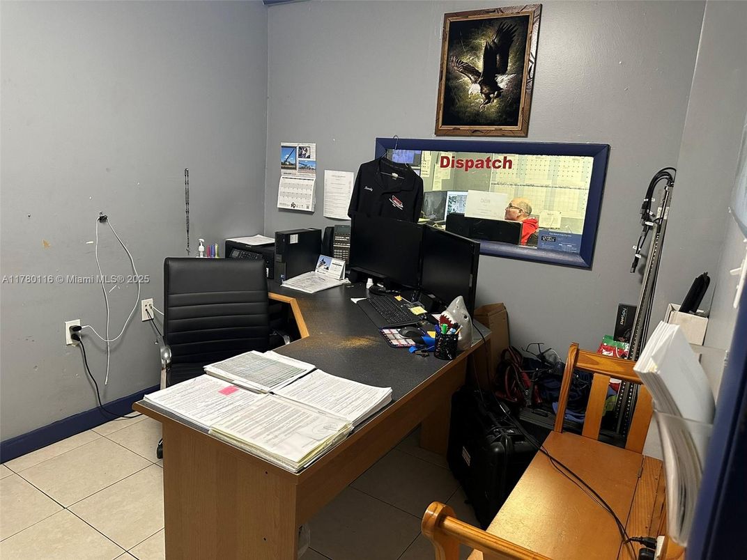 Home Office, Interior