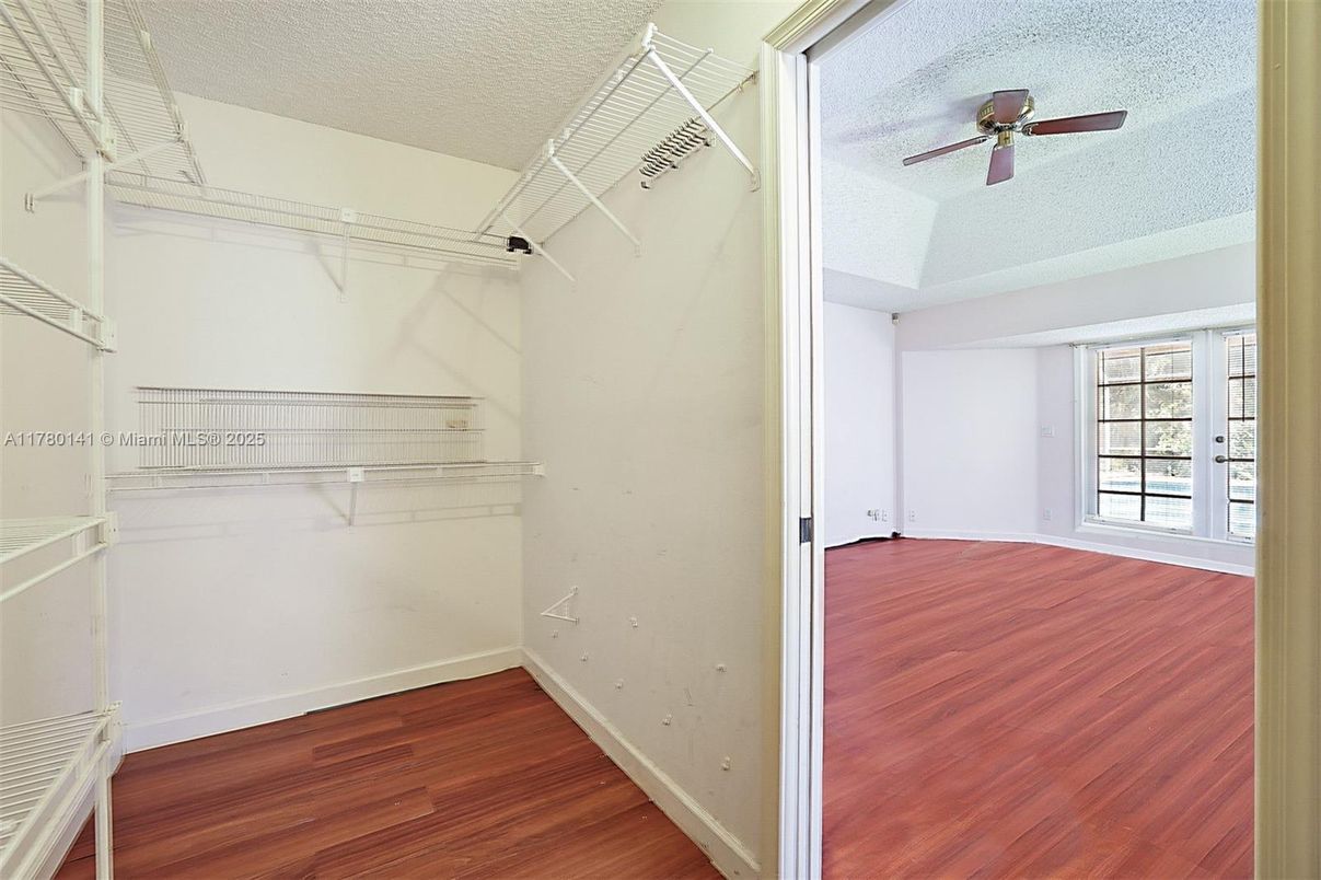 Interior, Walk-in Closets, Wood Texture Flooring