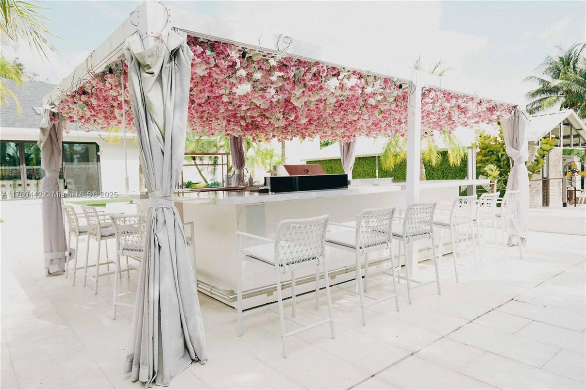 Exterior, Outdoor Kitchen