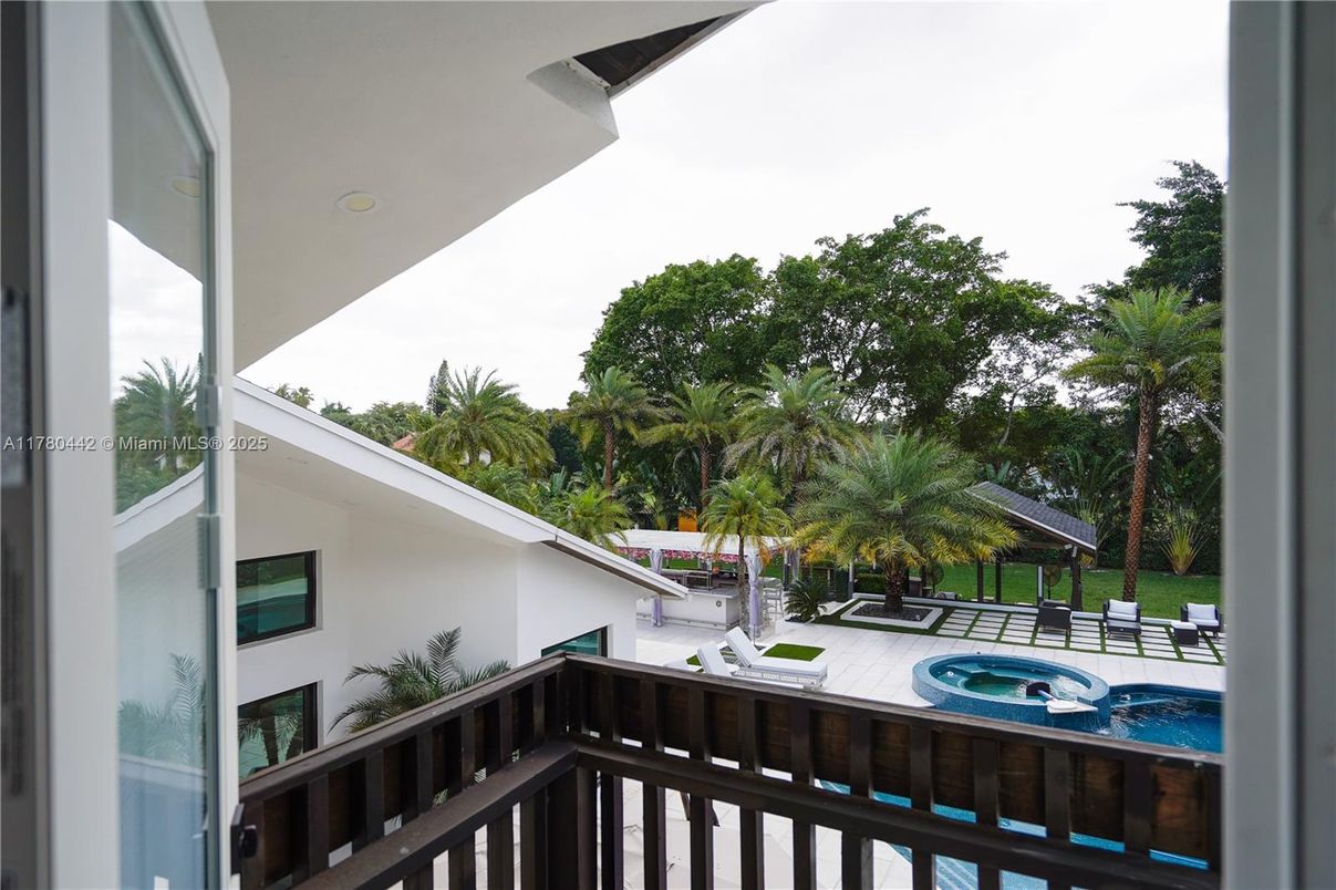 Exterior, Pool, Other