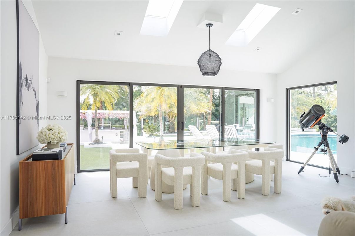 Dining room, Interior, Pendant Lights, Recessed Lighting