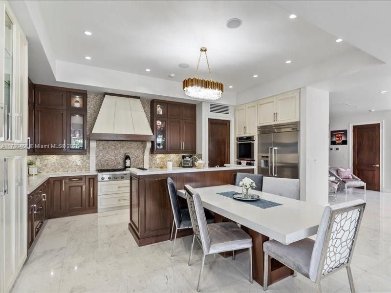 Chandelier, Dining room, Interior, Kitchen, Marble, Pendant Lights, Recessed Lighting, Stainless Steel Appliances