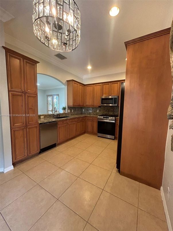 Chandelier, Interior, Kitchen, Recessed Lighting, Stainless Steel Appliances
