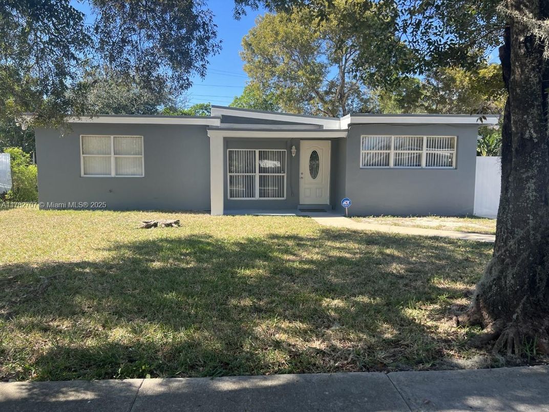 Backyard, Exterior, Facade, Ranch