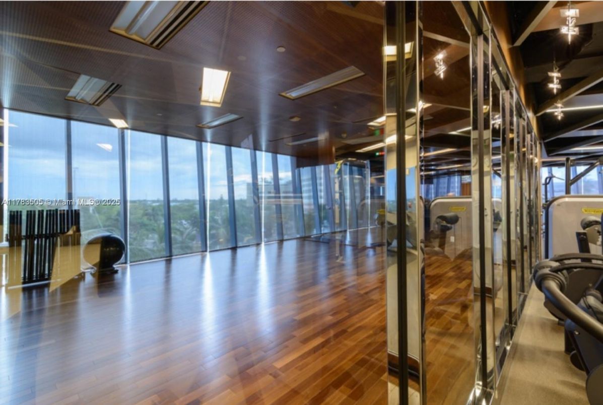 Fitness Equipment, Interior, Recessed Lighting, Wood Texture Flooring