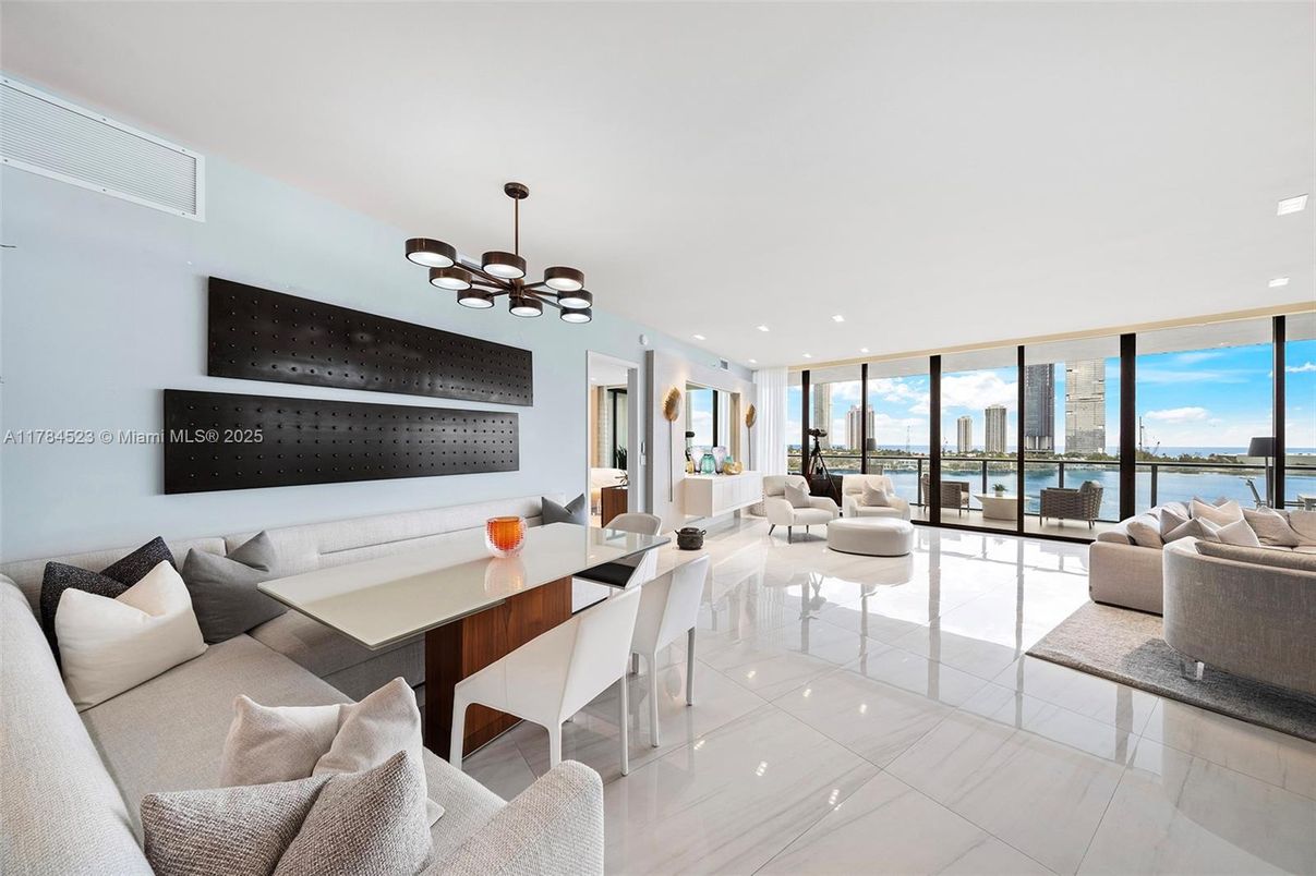 Interior, Living room, Pendant Lights, Recessed Lighting, Water
