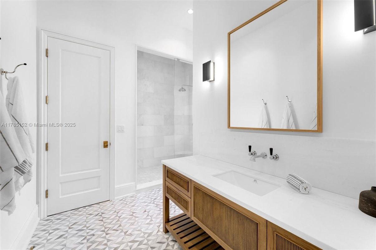Bathroom, Interior, Recessed Lighting