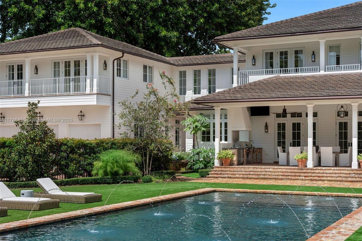 Exterior, Pool