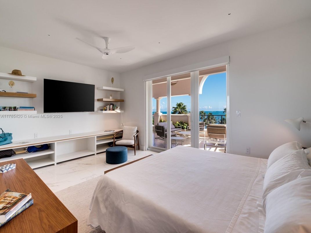 Bedroom, Interior, Water
