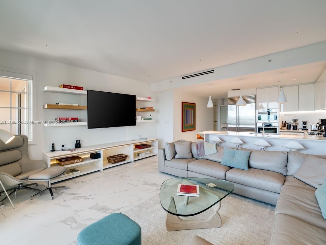Interior, Kitchen, Living room, Marble, Pendant Lights, Recessed Lighting, Stainless Steel Appliances
