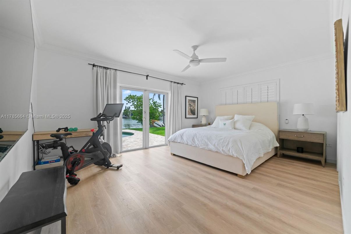 Bedroom, Fitness Equipment, Interior, Wood Texture Flooring