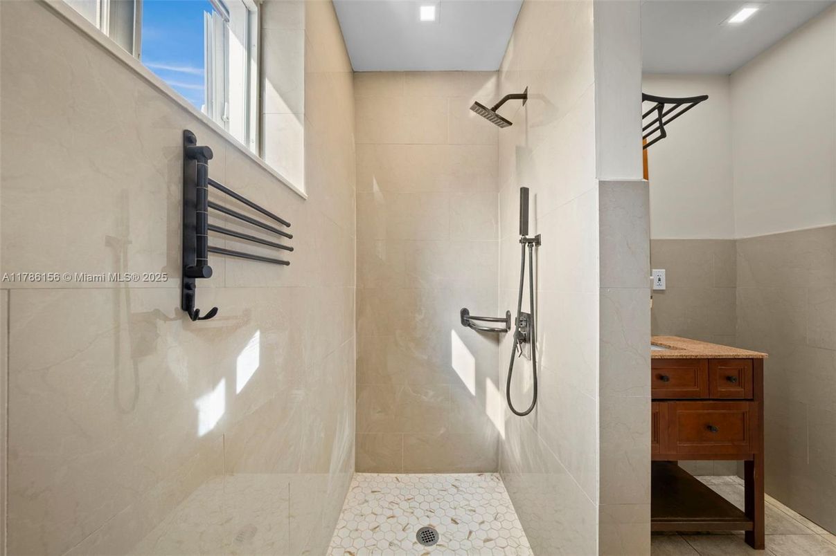 Bathroom, Interior, Recessed Lighting