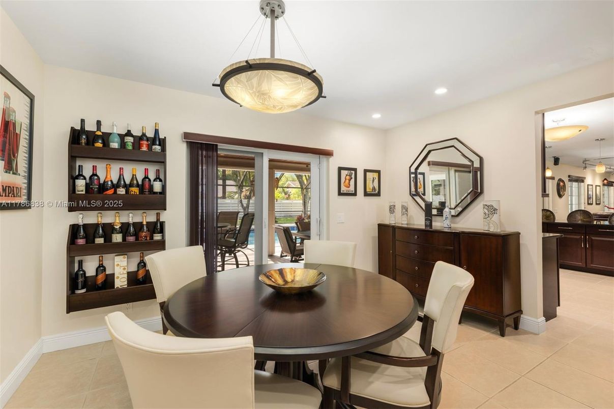 Dining room, Interior, Pendant Lights, Recessed Lighting