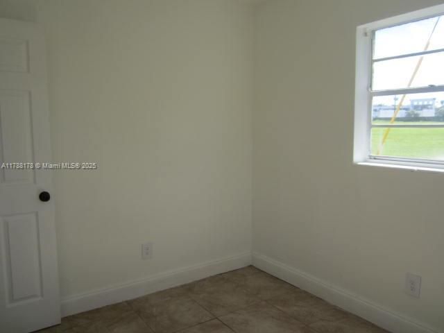 Empty room, Interior