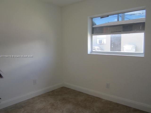 Empty room, Interior