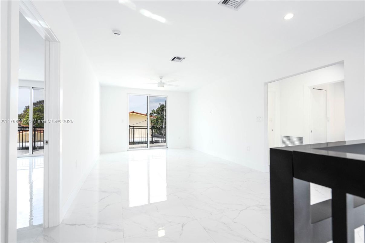 Empty room, Interior, Marble, Recessed Lighting