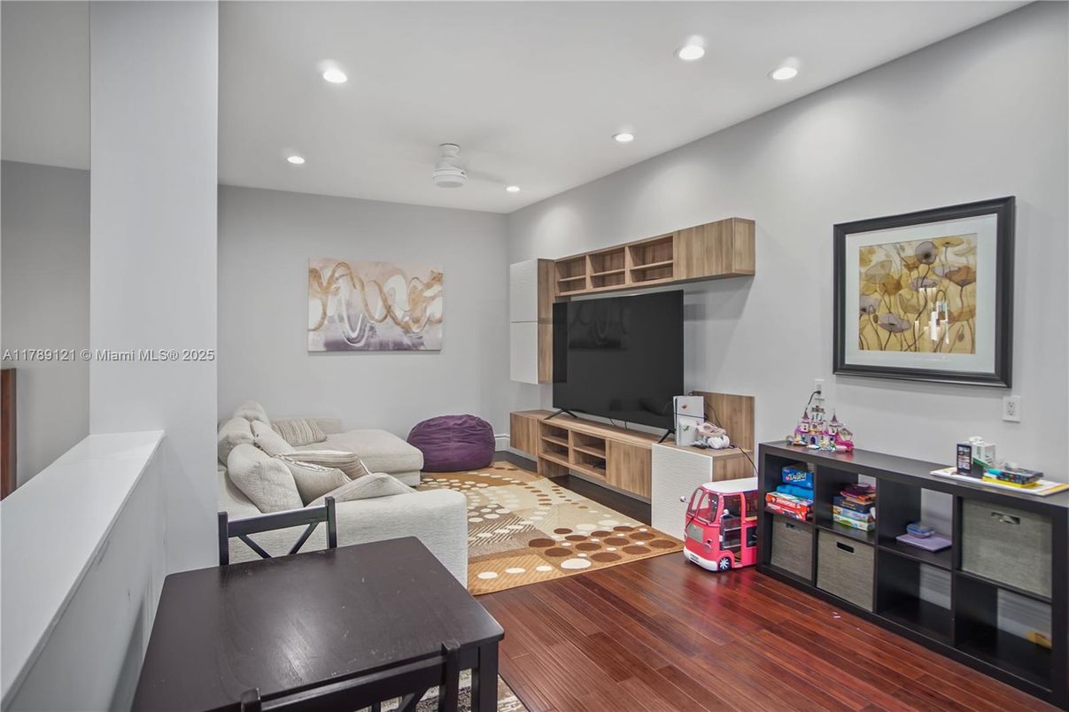Interior, Living room, Recessed Lighting, Wood Texture Flooring