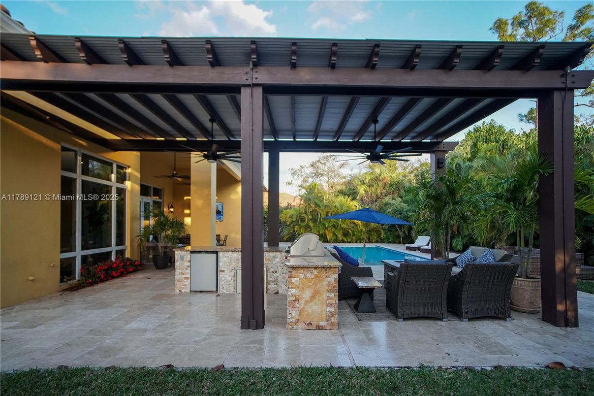 Exterior, Outdoor Kitchen