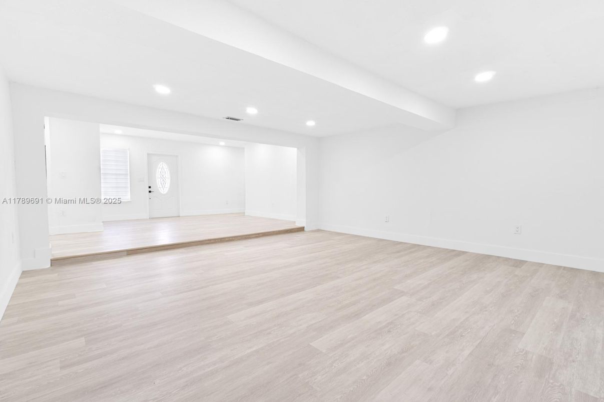 Empty room, Interior, Recessed Lighting, Wood Texture Flooring