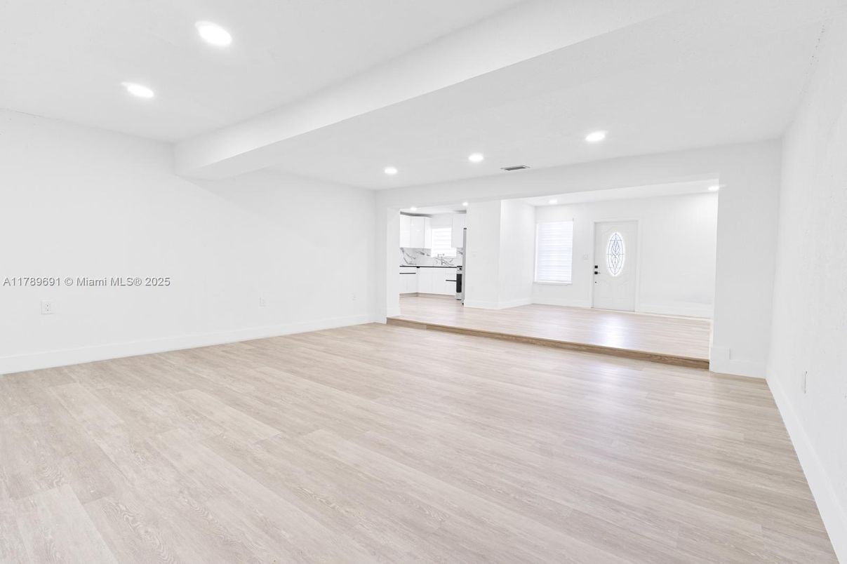 Empty room, Interior, Recessed Lighting, Wood Texture Flooring