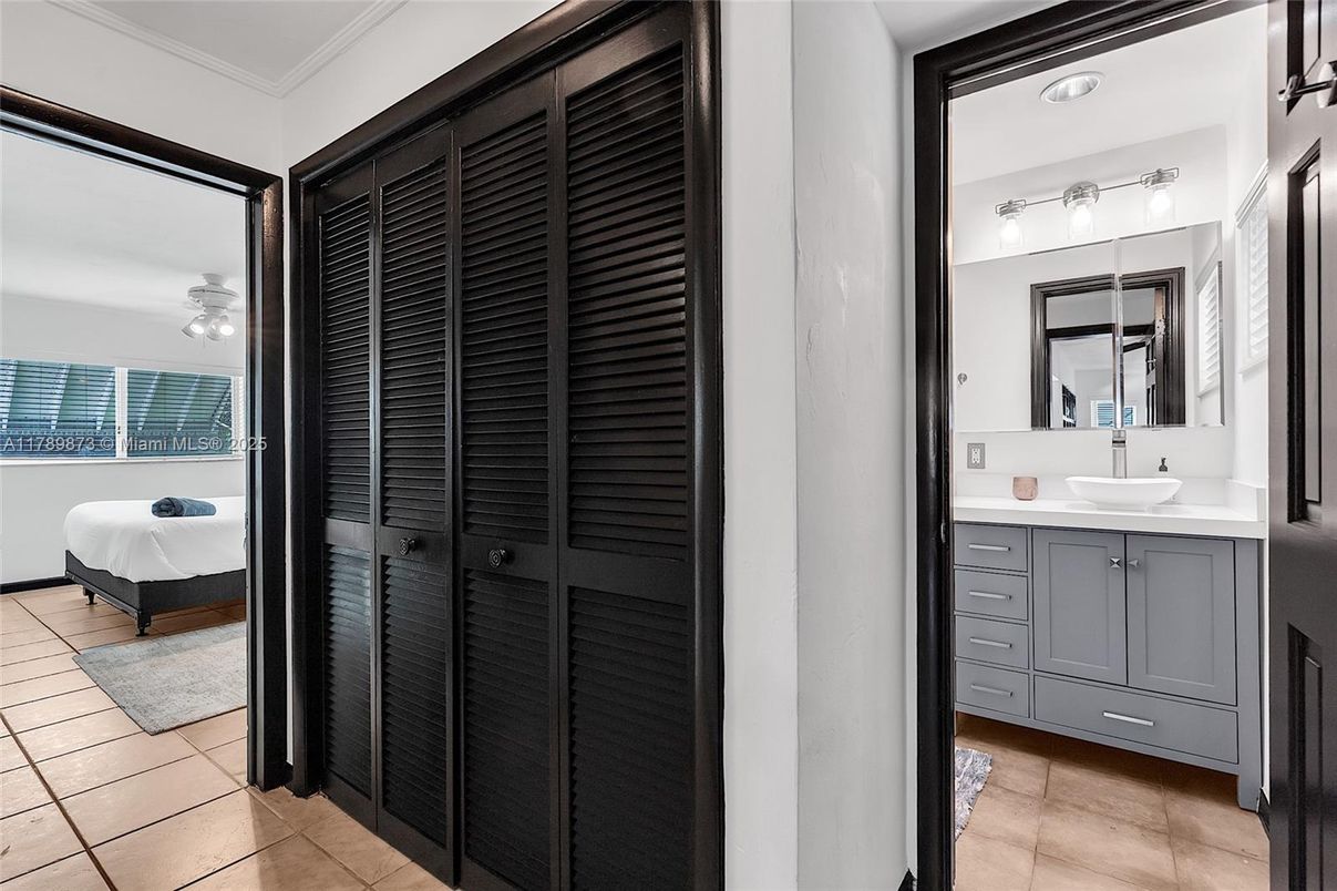 Bathroom, Bedroom, Dual Sink Vanities, Interior, Recessed Lighting