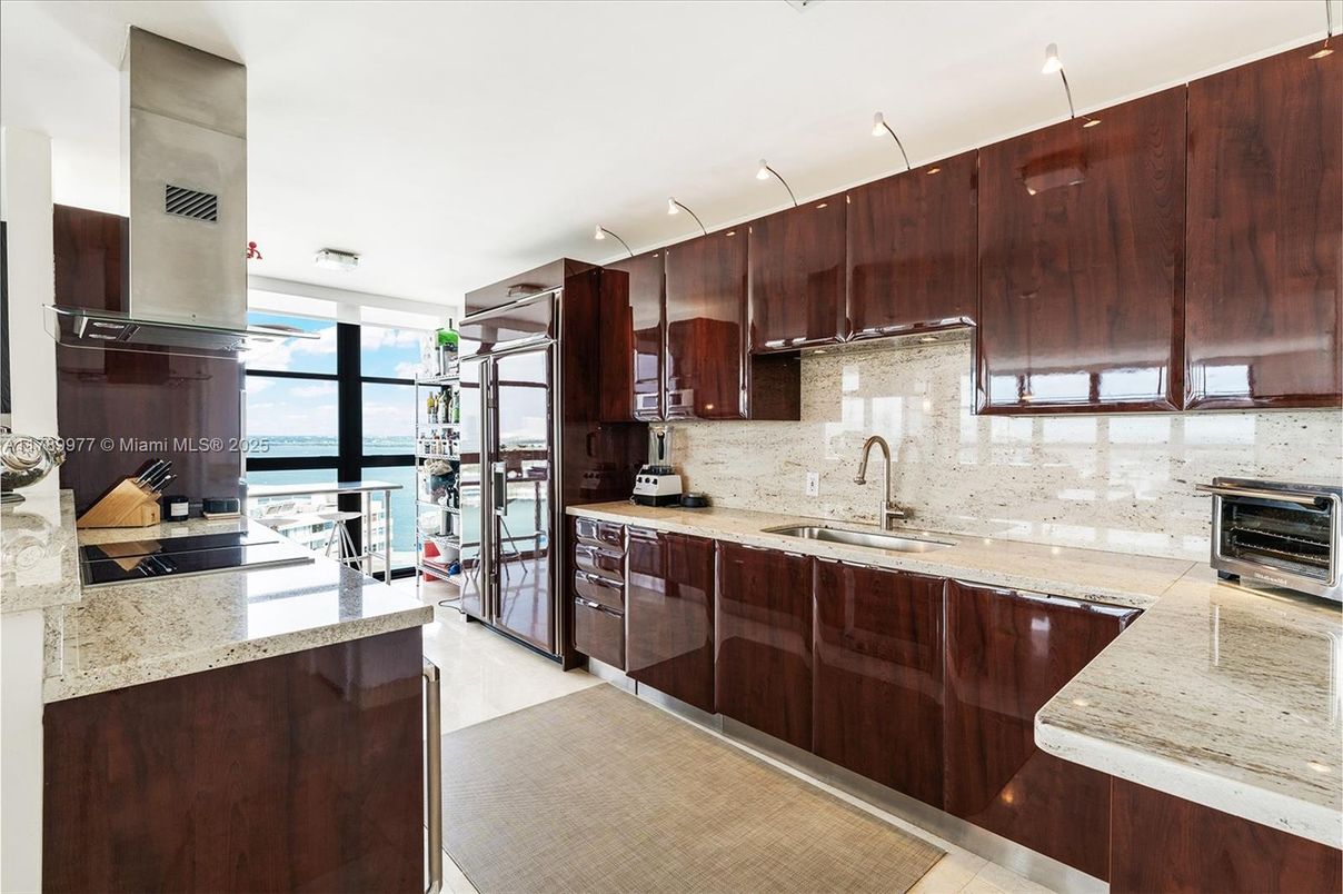 Interior, Kitchen, Stainless Steel Appliances, Water