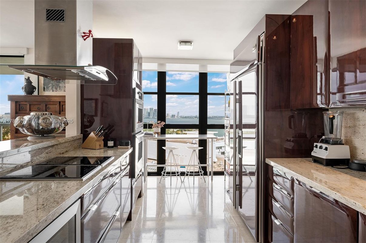 Dining room, Interior, Kitchen, Water