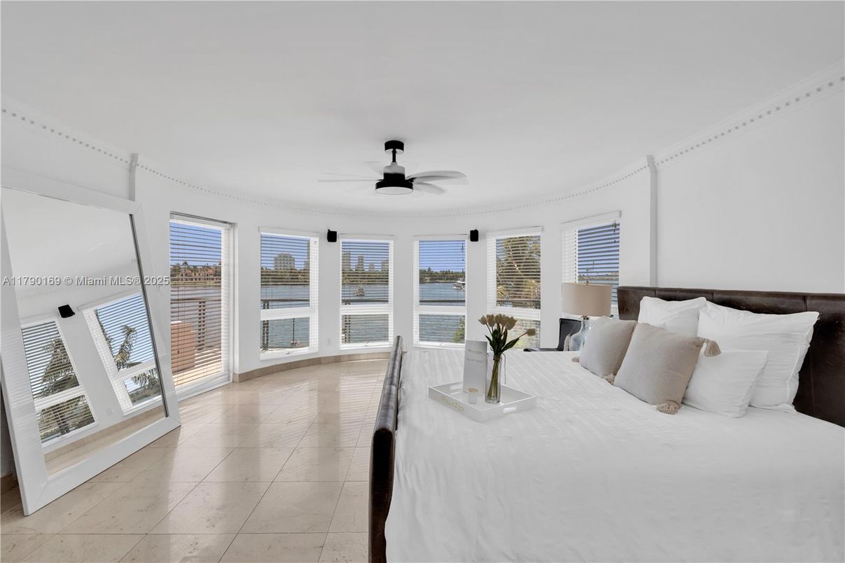 Bedroom, Interior, Water