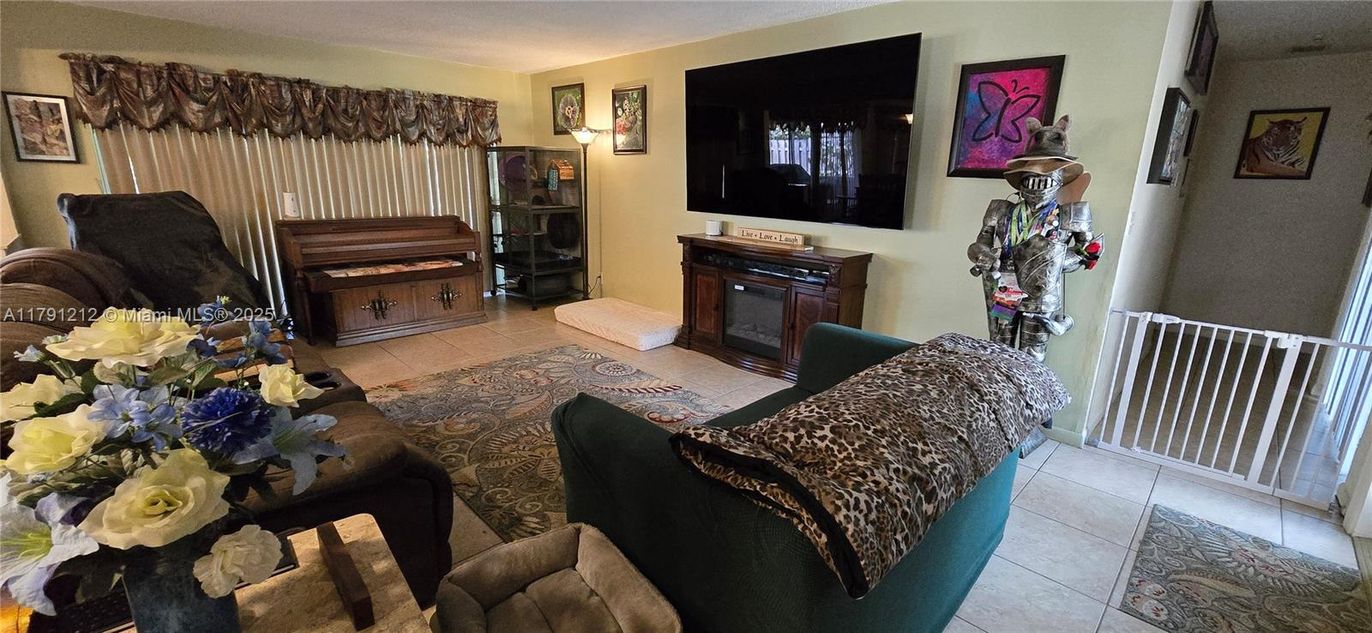 Interior, Living room, Piano