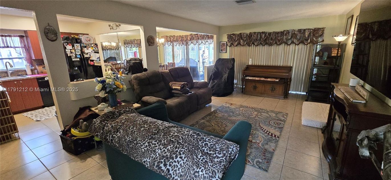 Interior, Living room, Piano