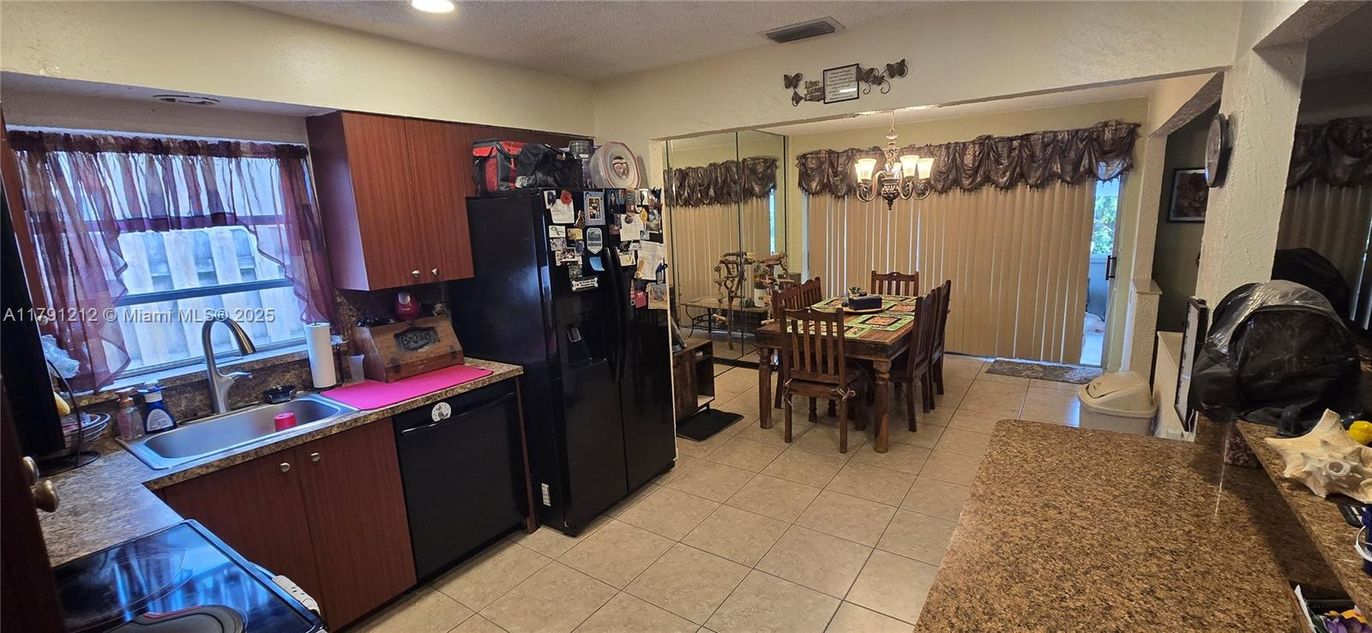 Dining room, Interior, Kitchen, Recessed Lighting