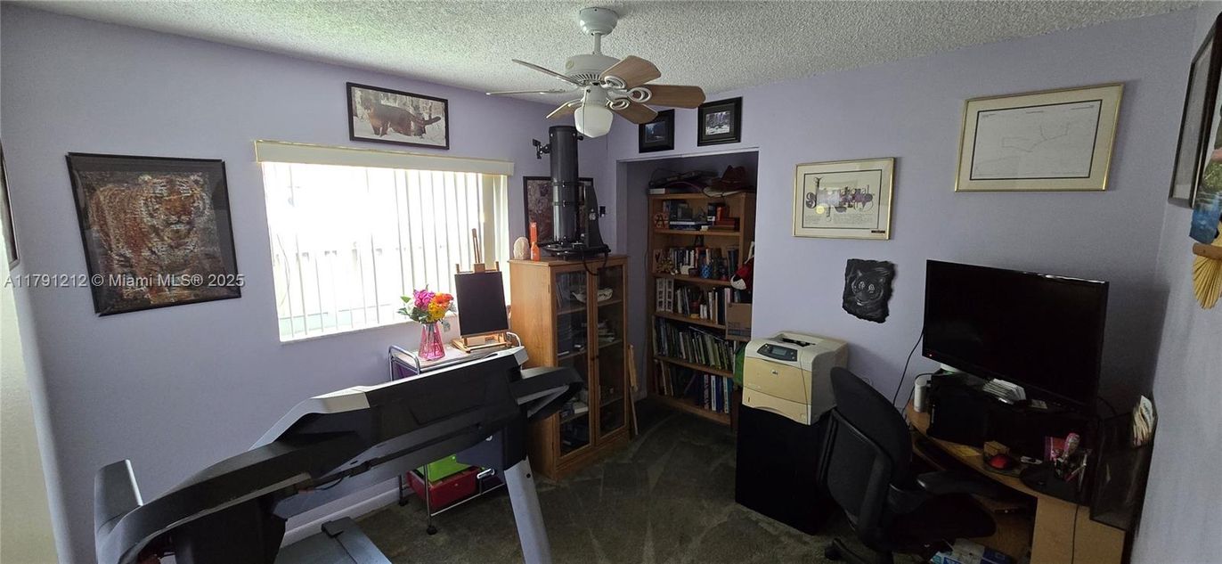 Home Office, Interior